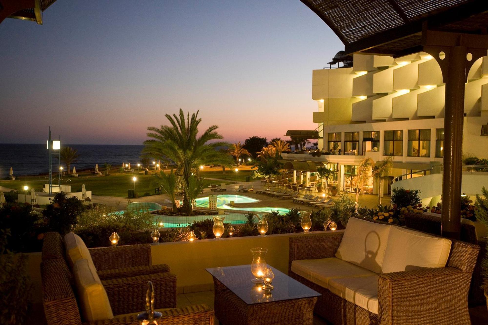 Constantinou Bros Athena Royal Beach Hotel (Adults Only) Пафос Екстериор снимка